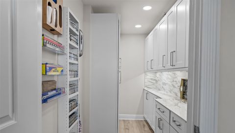 6061 Silver King Blvd