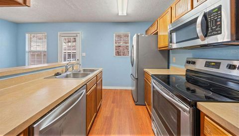 1815 Pointed Leaf Ln