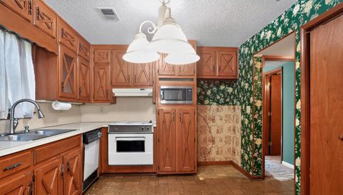 612 Tom Smith Rd SW