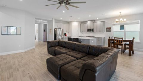 4512 CRESTPOINT Wy