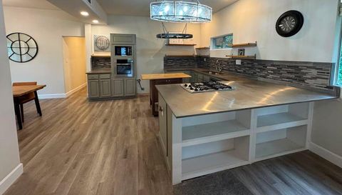 8105 Parker Rd