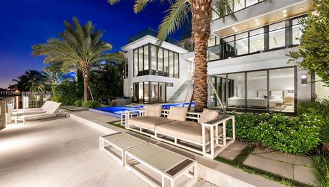 440 Mola Ave