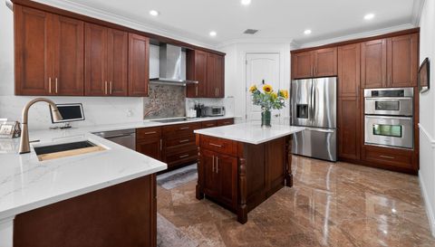 2351 Lakeview Dr Unit 302