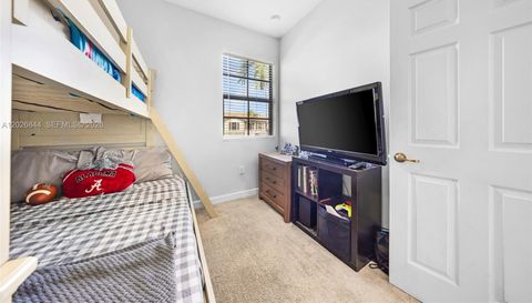 9381 33rd Ln