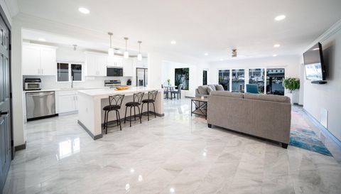 166 Bayside Dr