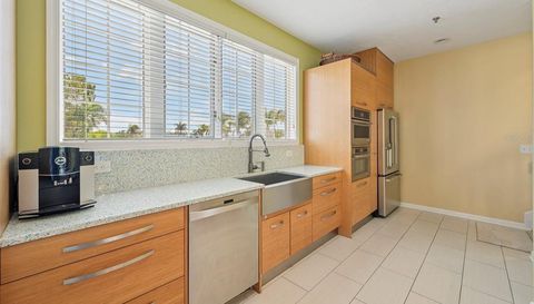 660 CEDARS COURT