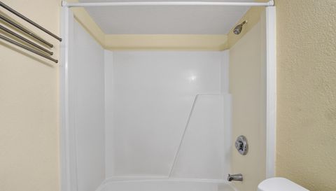 202 Red Maple Pl