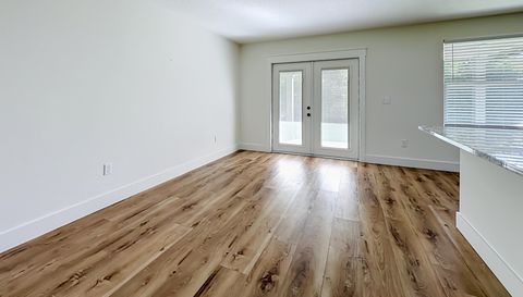 14217 Camelot Pl