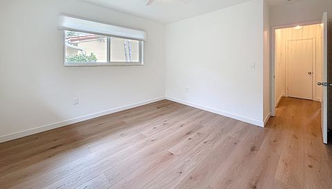 323 Velarde Ave