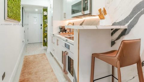 100 Collins Ave
