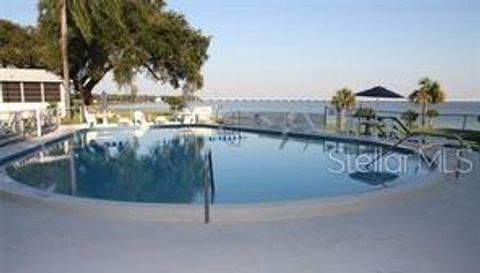 585 SKY HARBOR DRIVE