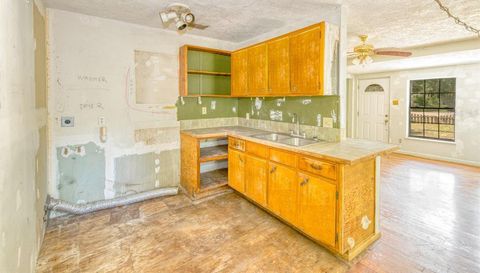 2719 Lake Palm
