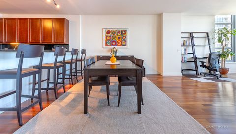 1600 S Prairie Avenue