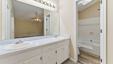 2653 Laurel Woods Ln SE