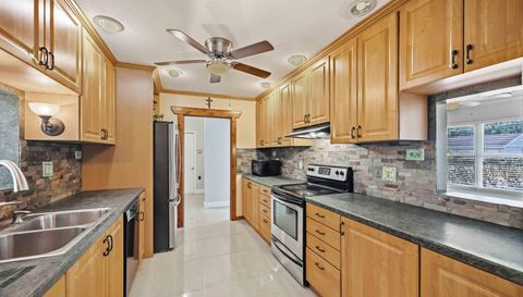 2419 Roxbury Cir