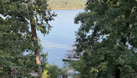 1395 Lakeview Dr