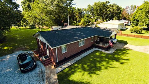 156 Lakeshore Dr