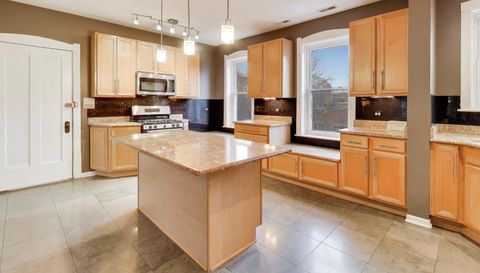 3358 N Monticello Avenue