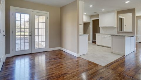 4657 Selkirk Dr