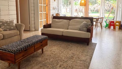 46 Palm Dr