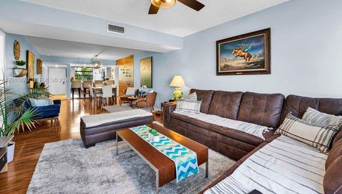 6049 Balboa Cir