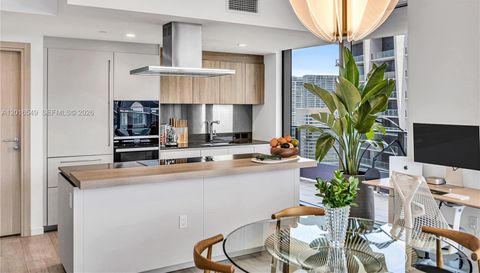 1000 Brickell Plz