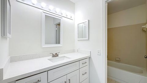 7496 Courtyard Run E