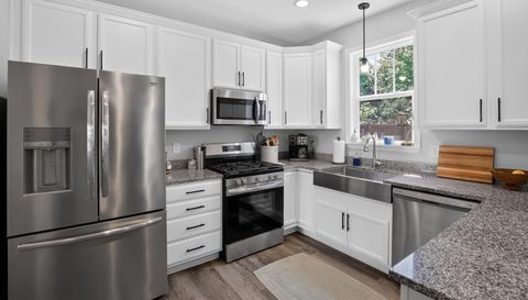 725 Dottie Ct