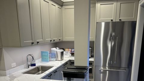 154 W Superior Street