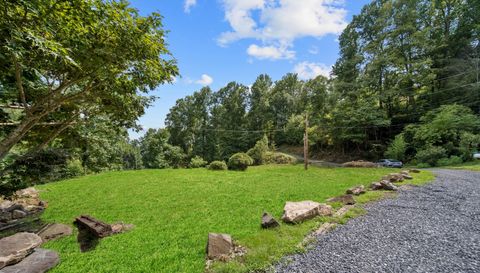 1218 Sweet Creek Rd