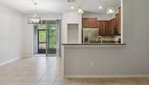 9754 Pembrooke Pines Dr