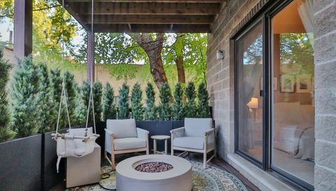 1109 W CORNELIA Avenue
