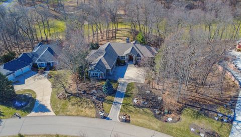 4209 N Oak Pointe Ct NE