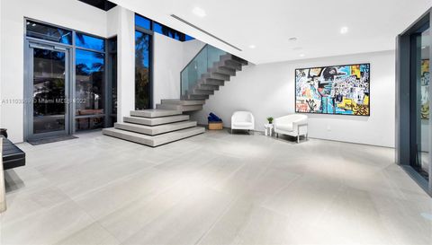 440 Mola Ave