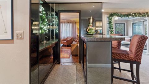 3076 Lexington Avenue N