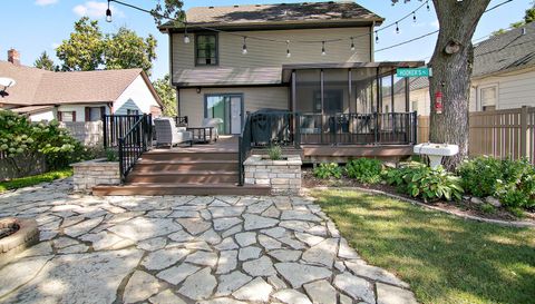 1002 Warner Avenue