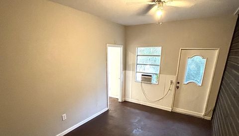 215 N Buena Vista Dr