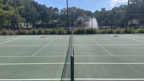 13700 Richmond Park Dr N