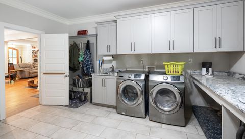 698 Maple Springs Ln