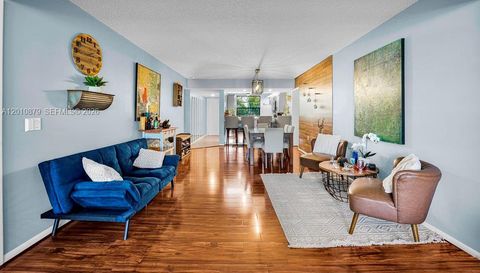 6049 Balboa Cir