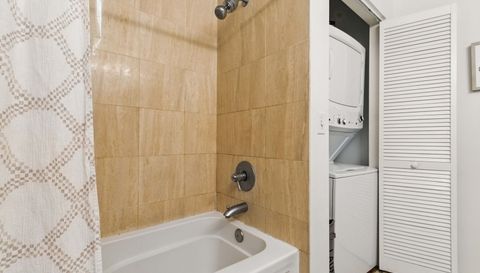 1134 W Granville Avenue