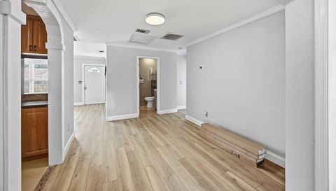 2419 Roxbury Cir