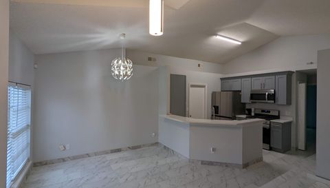 3048 Pineda Dr