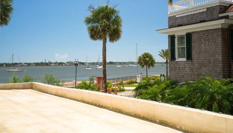 174 Avenida Menendez