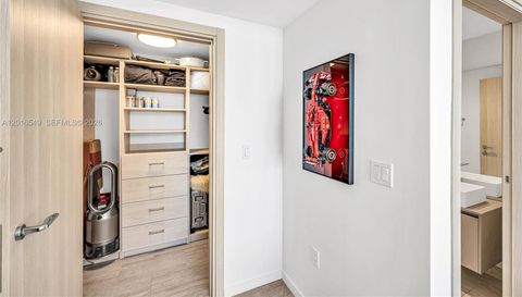 1000 Brickell Plz