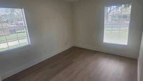 372 Imperial Dr