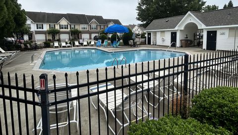 312 Robyns Glen Cir