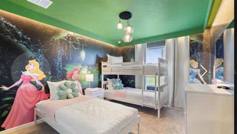 1692 TROPICAL PALMS CIRCLE