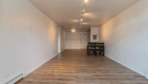 3900 N Pine Grove Ave