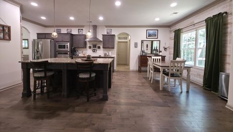 96 Oak Leaf Way